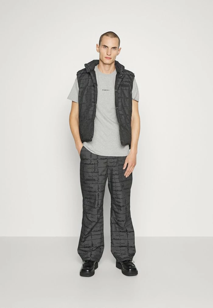 CASUAL TEE SHORT SLEEVE - Basic T-shirt - grey melange Han Kjøbenhavn CASUAL TEE SHORT SLEEVE - Basic T-shirt - Grey Melange -Han Kjøbenhavn Shop 0395f3e5622c4ee38bde5dc8ddd0fa6a