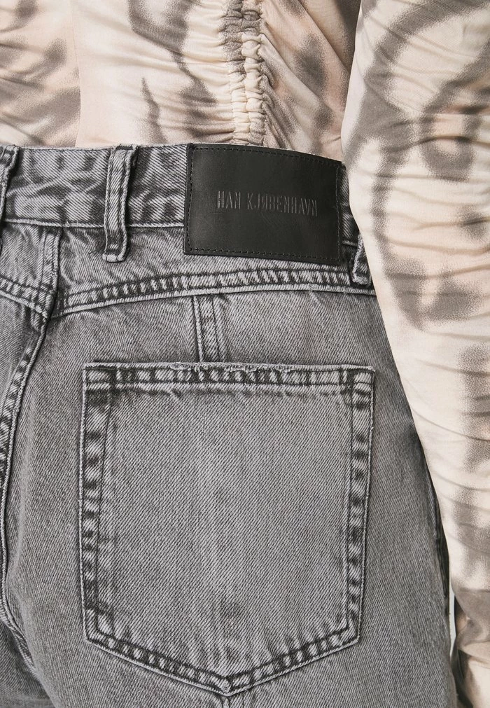 MID RISE BAGGY - Relaxed fit jeans - black washed Han Kjøbenhavn MID RISE BAGGY - Relaxed Fit Jeans - Black Washed -Han Kjøbenhavn Shop 0e39edcfea064e71aa7e2fe17f2d0f80