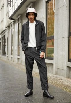 Han Kjøbenhavn TRACK TOP - Summer Jacket - Black