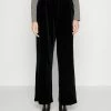 Han Kjøbenhavn DRAPE TROUSERS - Trousers - Black -Han Kjøbenhavn Shop 21e4467169a24f8d98fb2ae1782d797e
