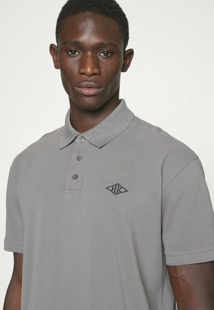 SHORT SLEEVE - Polo shirt - steel grey Han Kjøbenhavn SHORT SLEEVE - Polo Shirt - Steel Grey -Han Kjøbenhavn Shop 269348aed9ca4449be71f30af2b58493