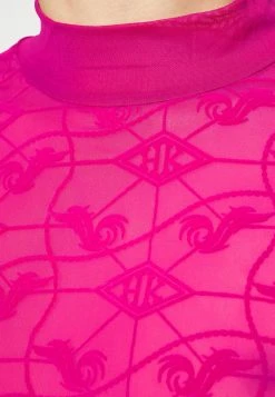 Han Kjøbenhavn MONOGRAM TURTLENECK SHORT SLEEVE - Print T-shirt - Magenta -Han Kjøbenhavn Shop 2e60db3f934842ec8d2a95d3a7b44a25