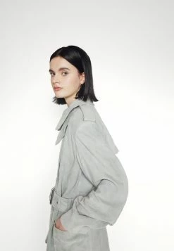 Han Kjøbenhavn Trenchcoat - Grey -Han Kjøbenhavn Shop 3259a661d3c54119953f6443eee654eb