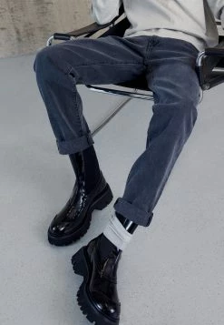 Han Kjøbenhavn Jeans Tapered Fit - Black Stone -Han Kjøbenhavn Shop 3aa9210747b345cf953a62da65d6d532