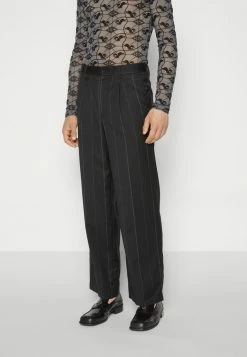 Han Kjøbenhavn PLEATED SUIT TROUSERS UNISEX - Trousers - Black -Han Kjøbenhavn Shop 3bc840b475414f14acfeb1fdf645ae5a