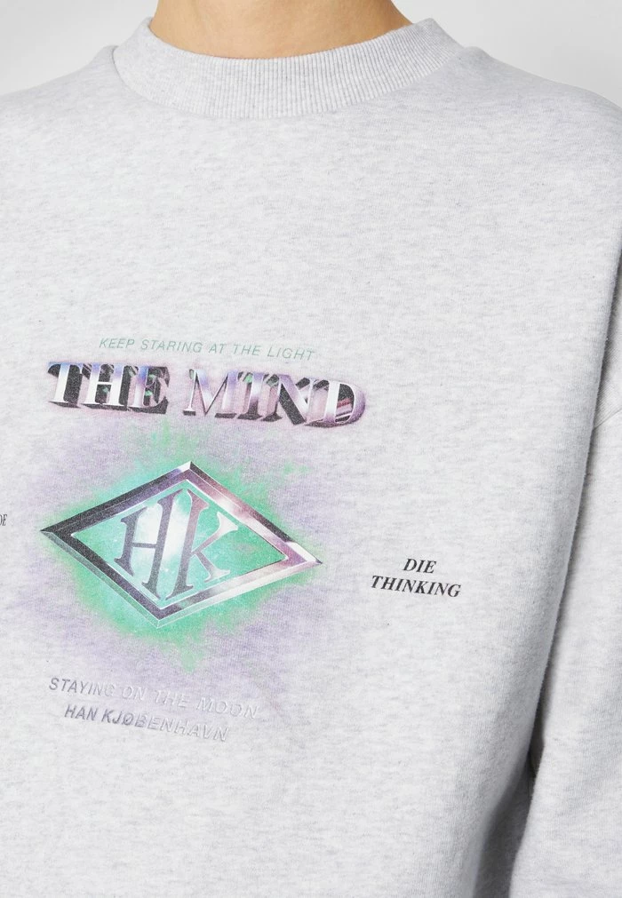 ARTWORK CREW - Sweatshirt - light grey galaxy Han Kjøbenhavn ARTWORK CREW - Sweatshirt - Light Grey Galaxy -Han Kjøbenhavn Shop 3c690b58998549b5b6b0c6082ecd4894