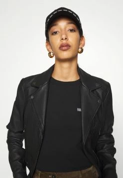 Han Kjøbenhavn CASUAL TEE SHORT SLEEVE - Basic T-shirt - Black Logo -Han Kjøbenhavn Shop 46dd7c7f2eae44d5b9a12ac8ef95e41f