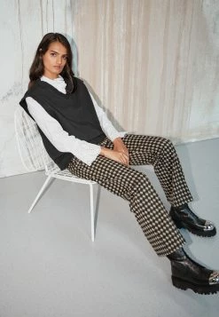 Han Kjøbenhavn DISTRESSED VEST - Sweatshirt - Distressed Black -Han Kjøbenhavn Shop 49e0f2e8c3c3449e966ece49b330e791