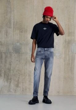 Han Kjøbenhavn TROUSERS - Jeans Tapered Fit - Grey Stonewash