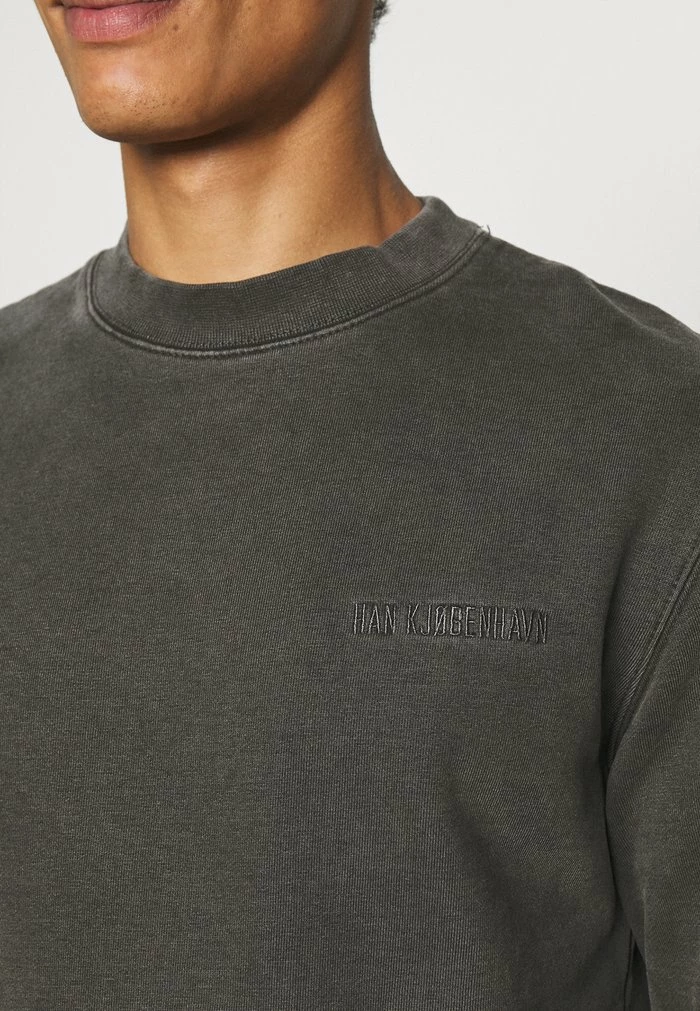 CASUAL CREW - Sweatshirt - dark grey Han Kjøbenhavn CASUAL CREW - Sweatshirt - Dark Grey -Han Kjøbenhavn Shop 4e2157c0c5814f858eabface06db33a7