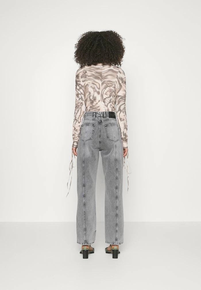 MID RISE BAGGY - Relaxed fit jeans - black washed Han Kjøbenhavn MID RISE BAGGY - Relaxed Fit Jeans - Black Washed -Han Kjøbenhavn Shop 4fbb6b8f8e7c42ac8d8d699d00c05402