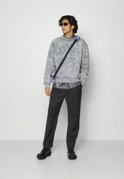 Han Kjøbenhavn CREW - Sweatshirt - Distressed Acid Grey -Han Kjøbenhavn Shop 53be00d38aea45a0b03ce794c5b9edf1