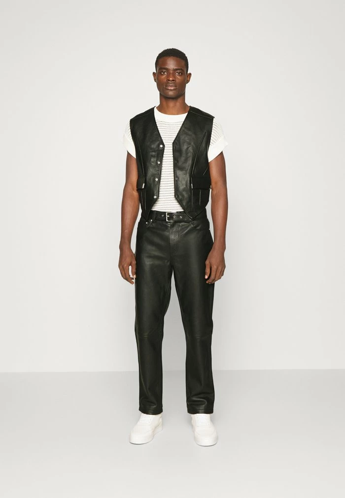 TENDON VEST - Waistcoat - black Han Kjøbenhavn TENDON VEST - Waistcoat - Black -Han Kjøbenhavn Shop 53cc786e16394059a2939242fb21dccc
