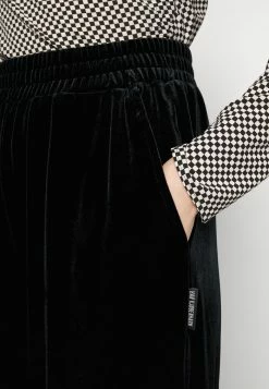 Han Kjøbenhavn DRAPE TROUSERS - Trousers - Black -Han Kjøbenhavn Shop 5526424247f3462d8c2b6ffaf7555a6d