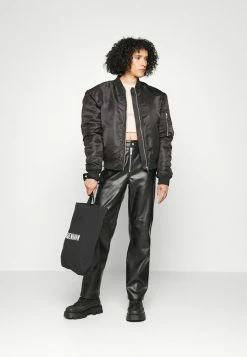 Han Kjøbenhavn JACKET CROPPED - Bomber Jacket - Black -Han Kjøbenhavn Shop 555c8d0321894c25855759fc0aa98d78