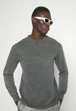 Han Kjøbenhavn DISTRESSED TEE LONG SLEEVE DIAMOND - Sweatshirt - Dark Grey 15 Han Kjøbenhavn DISTRESSED TEE LONG SLEEVE DIAMOND - Sweatshirt - Dark Grey -Han Kjøbenhavn Shop 63b9c8641f1242bc9b19ec5c86e2e56d