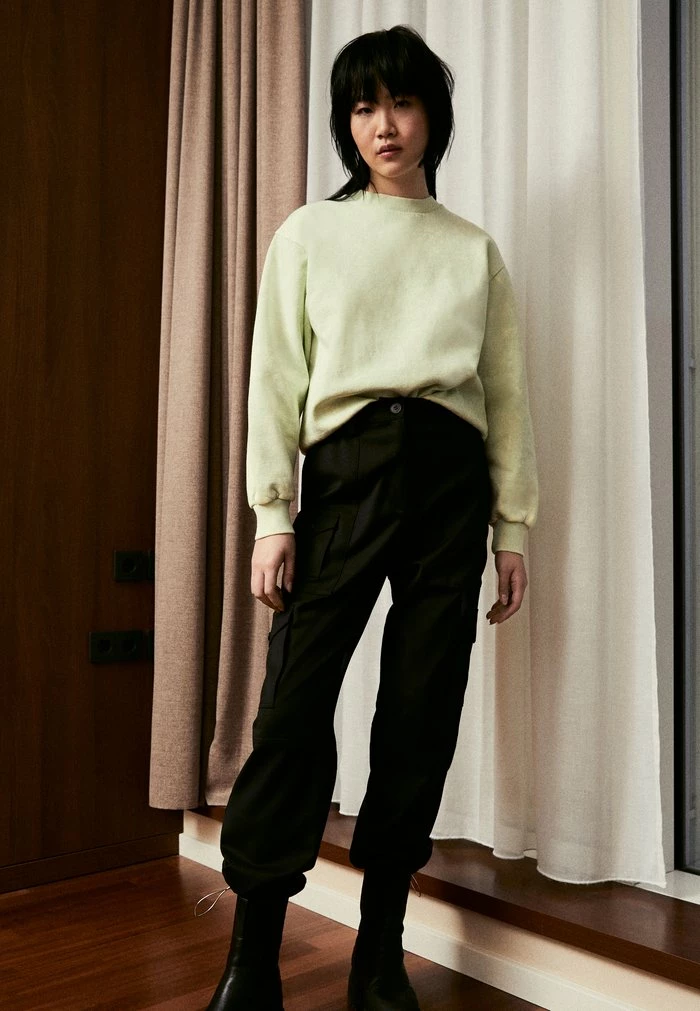 BULKY CREW - Sweatshirt - pale green acid Han Kjøbenhavn BULKY CREW - Sweatshirt - Pale Green Acid -Han Kjøbenhavn Shop 64fd35efd54c4fcda2b0bbd89ff7958c