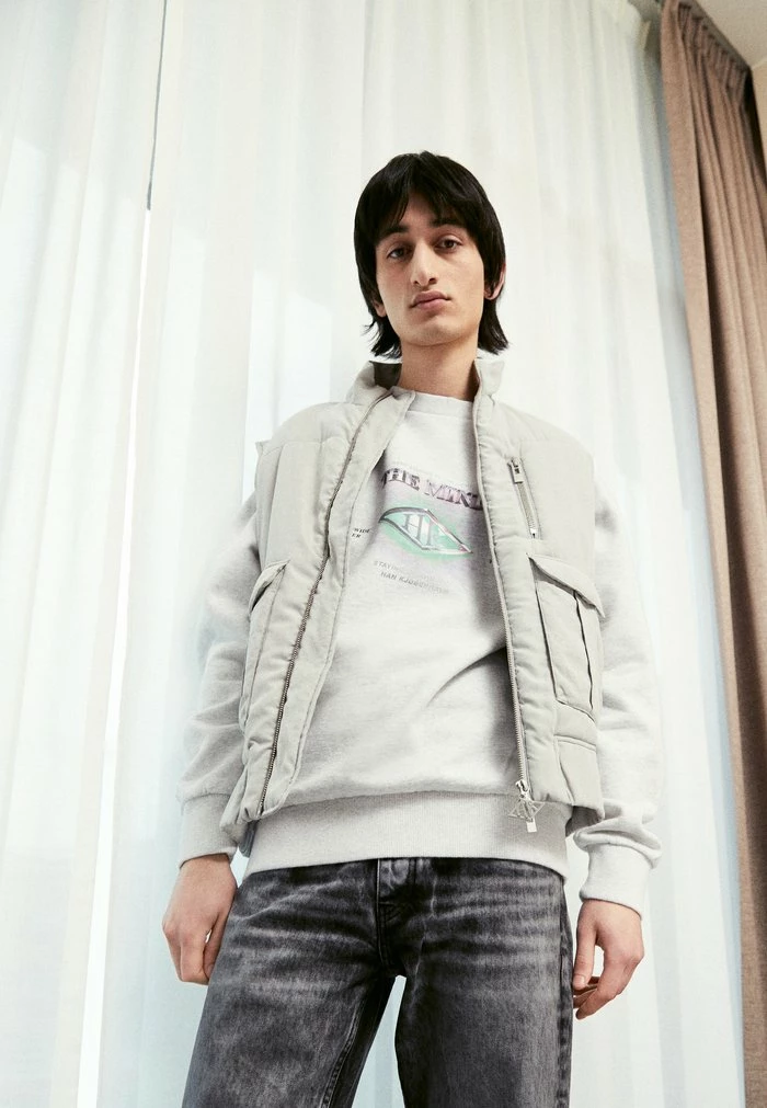 ARTWORK CREW - Sweatshirt - light grey galaxy Han Kjøbenhavn ARTWORK CREW - Sweatshirt - Light Grey Galaxy -Han Kjøbenhavn Shop 67ca64c0e8f94e6ba8ef7a263e641fd1