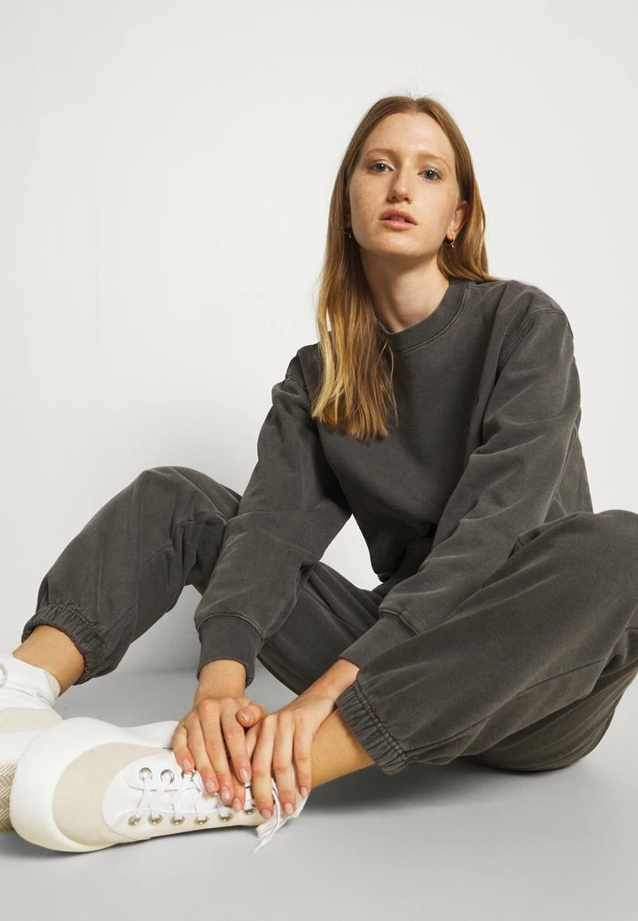 BULKY CREW - Sweatshirt - dark grey Han Kjøbenhavn BULKY CREW - Sweatshirt - Dark Grey -Han Kjøbenhavn Shop 6a02e2ef7bd841ada1bff305a8010ab4