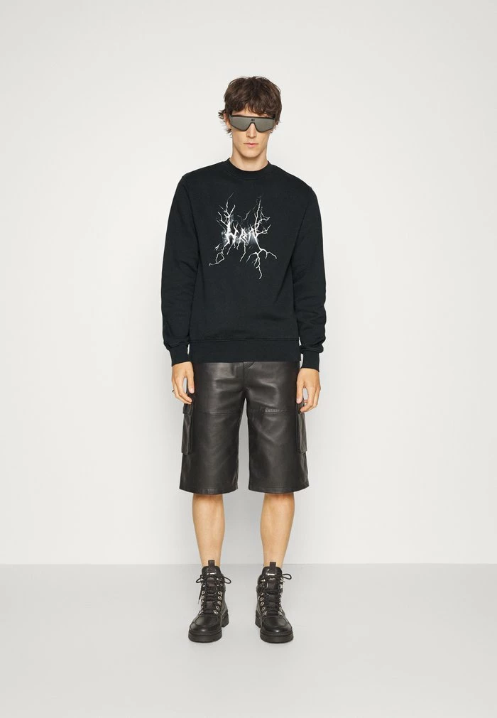 ARTWORK REGULAR CREWNECK - Sweatshirt - faded black Han Kjøbenhavn ARTWORK REGULAR CREWNECK - Sweatshirt - Faded Black -Han Kjøbenhavn Shop 6ae60f8be4044decbf32024f85fd541c