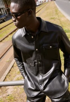 Han Kjøbenhavn ARMY SHIRT - Shirt - Black -Han Kjøbenhavn Shop 747c528f01b94356a8f18f27f0da1e12