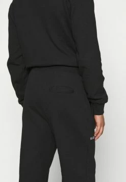 Han Kjøbenhavn Tracksuit Bottoms - Black -Han Kjøbenhavn Shop 7721203529a94e70b915f31dd5721ec1
