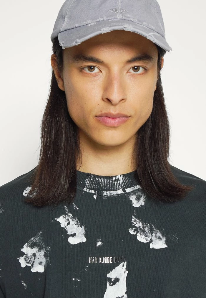 LOGO BOXY TEE LONG SLEEVE PAINT - Long sleeved top - faded black Han Kjøbenhavn LOGO BOXY TEE LONG SLEEVE PAINT - Long Sleeved Top - Faded Black -Han Kjøbenhavn Shop 7acc7f5bac36466b9c2a954d6509ed0f