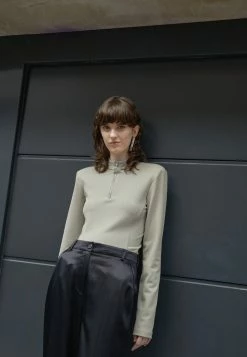 Han Kjøbenhavn SHARP HALF ZIP - Long Sleeved Top - Sand 4 Han Kjøbenhavn SHARP HALF ZIP - Long Sleeved Top - Sand -Han Kjøbenhavn Shop 86b4a5ab94924b52b1de498883b6db40