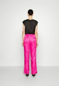 Han Kjøbenhavn HIGH RISE SUIT TROUSERS - Trousers - Magenta -Han Kjøbenhavn Shop 8a5fdc4bfeec4db9b83a139bf525f938