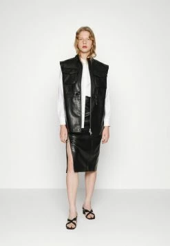 Han Kjøbenhavn Shop -Han Kjøbenhavn Shop 92e16ce2a321435b8a292a430109463d