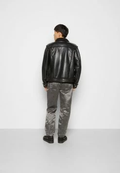 Han Kjøbenhavn BOXED JACKET - Faux Leather Jacket - Black -Han Kjøbenhavn Shop 94f2b1dbbaf44bb3ba25a7c4b14740f3