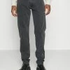 Han Kjøbenhavn Jeans Tapered Fit - Black Stone -Han Kjøbenhavn Shop 99a8cae9025e4542aff27f4a555b5c2c