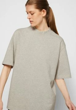 Han Kjøbenhavn DISTRESSED TEE SHORT SLEEVE - Basic T-shirt - Grey Melange -Han Kjøbenhavn Shop 9a21d38a86bf4dd383277f6fa5de0f7c