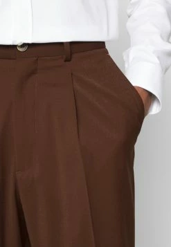 Han Kjøbenhavn BOXY SUIT PANTS - Suit Trousers - Brown -Han Kjøbenhavn Shop 9a396ed6edbf4af39401803cdf2959b0