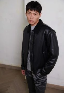 Han Kjøbenhavn BOXED JACKET - Faux Leather Jacket - Black