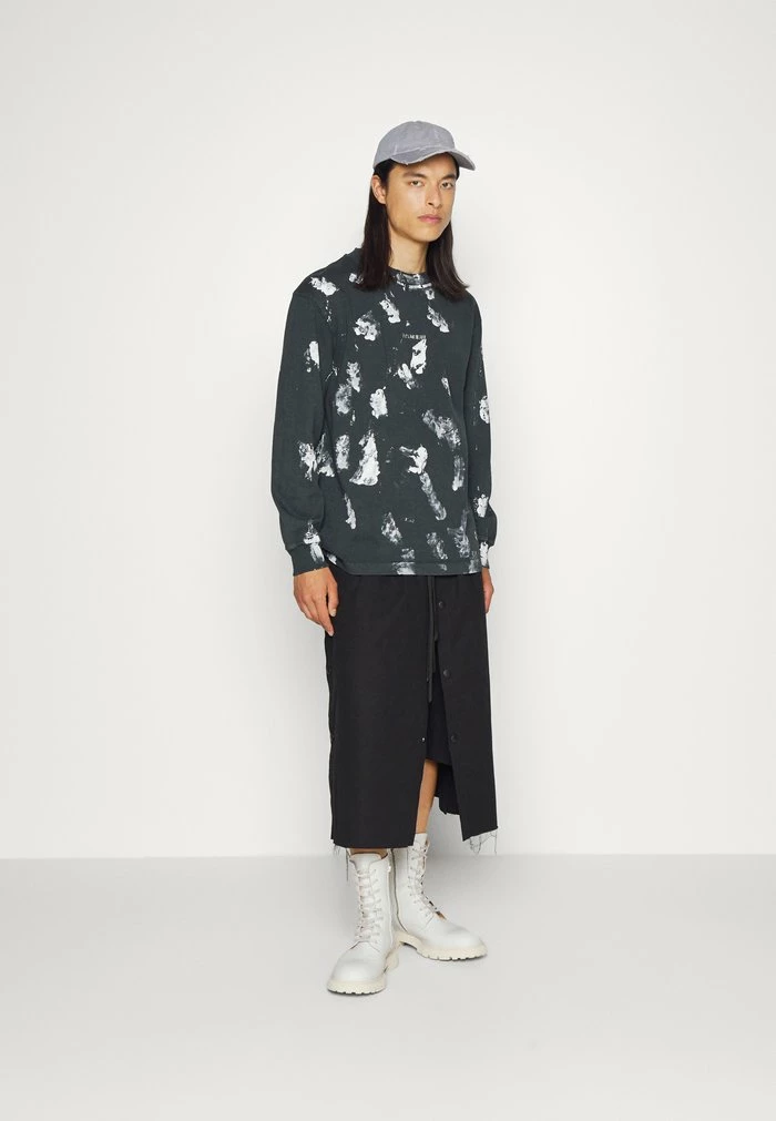 LOGO BOXY TEE LONG SLEEVE PAINT - Long sleeved top - faded black Han Kjøbenhavn LOGO BOXY TEE LONG SLEEVE PAINT - Long Sleeved Top - Faded Black -Han Kjøbenhavn Shop a24e6ca3cfe045828160adac0d13f461