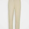 Han Kjøbenhavn Tracksuit Bottoms - Sand -Han Kjøbenhavn Shop a3cceda81c774e1c897e6c2d4bfed1f3