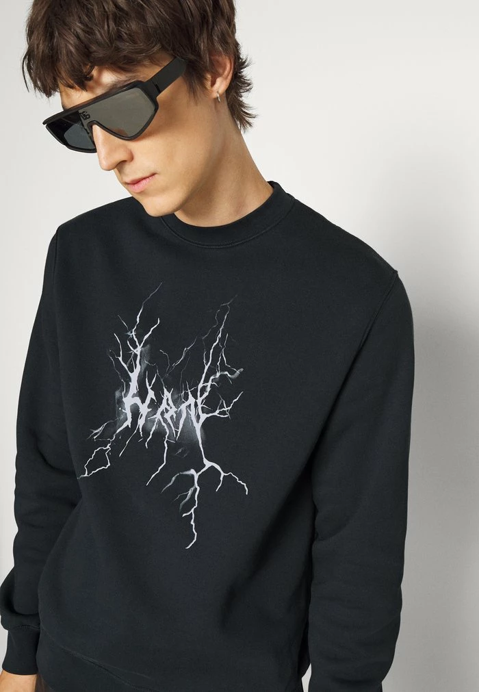 ARTWORK REGULAR CREWNECK - Sweatshirt - faded black Han Kjøbenhavn ARTWORK REGULAR CREWNECK - Sweatshirt - Faded Black -Han Kjøbenhavn Shop a40657acc4654a59942ade84ae5c463f