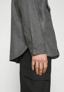 Han Kjøbenhavn ARMY - Shirt - Grey -Han Kjøbenhavn Shop aa7dbe3783814e53b8d9967a30f1ca07