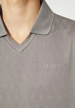 Han Kjøbenhavn FOOTBALL TEE SHORT SLEEVE - Polo Shirt - Dark Grey 7 Han Kjøbenhavn FOOTBALL TEE SHORT SLEEVE - Polo Shirt - Dark Grey -Han Kjøbenhavn Shop b21934844fdc46f6a89f5dbd70aa94e5