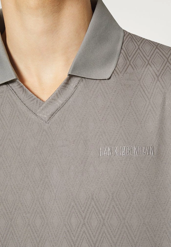 FOOTBALL TEE SHORT SLEEVE - Polo shirt - dark grey Han Kjøbenhavn FOOTBALL TEE SHORT SLEEVE - Polo Shirt - Dark Grey -Han Kjøbenhavn Shop b21934844fdc46f6a89f5dbd70aa94e5