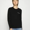 Han Kjøbenhavn CASUAL TEE LONG SLEEVE - Long Sleeved Top - Black Logo -Han Kjøbenhavn Shop b61517f9b9844ac2b7175aef09f7aeb5