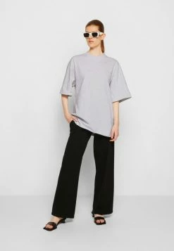 Han Kjøbenhavn BOYFRIEND TEE - Basic T-shirt - Light Grey -Han Kjøbenhavn Shop b65a7e40cdbf442a8fce0ff3f3f5a9e0