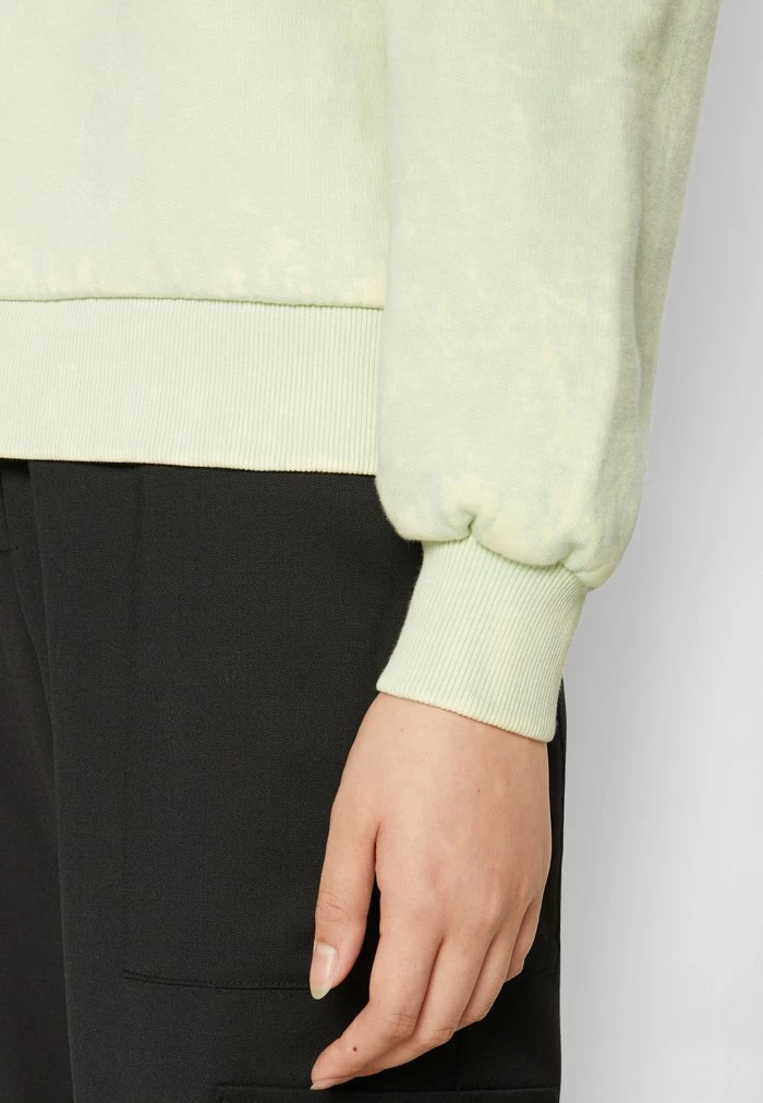 BULKY CREW - Sweatshirt - pale green acid Han Kjøbenhavn BULKY CREW - Sweatshirt - Pale Green Acid -Han Kjøbenhavn Shop c43ba842d2be4f41ad947aa756c74d3d