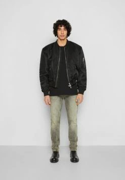 Han Kjøbenhavn TAPERED - Jeans Tapered Fit - Pale Green Acid -Han Kjøbenhavn Shop c4d9de80f3044b188341b331c9e6ed46