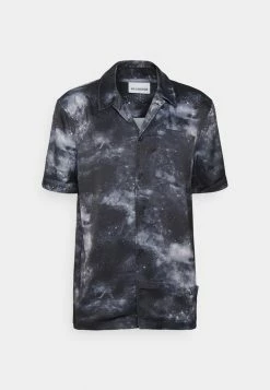 Han Kjøbenhavn PRINTED SUMMER SHORT SLEEVE - Shirt - Grey 6 Han Kjøbenhavn PRINTED SUMMER SHORT SLEEVE - Shirt - Grey -Han Kjøbenhavn Shop c9e21bdf35dd4a16b2728567ffc11a72