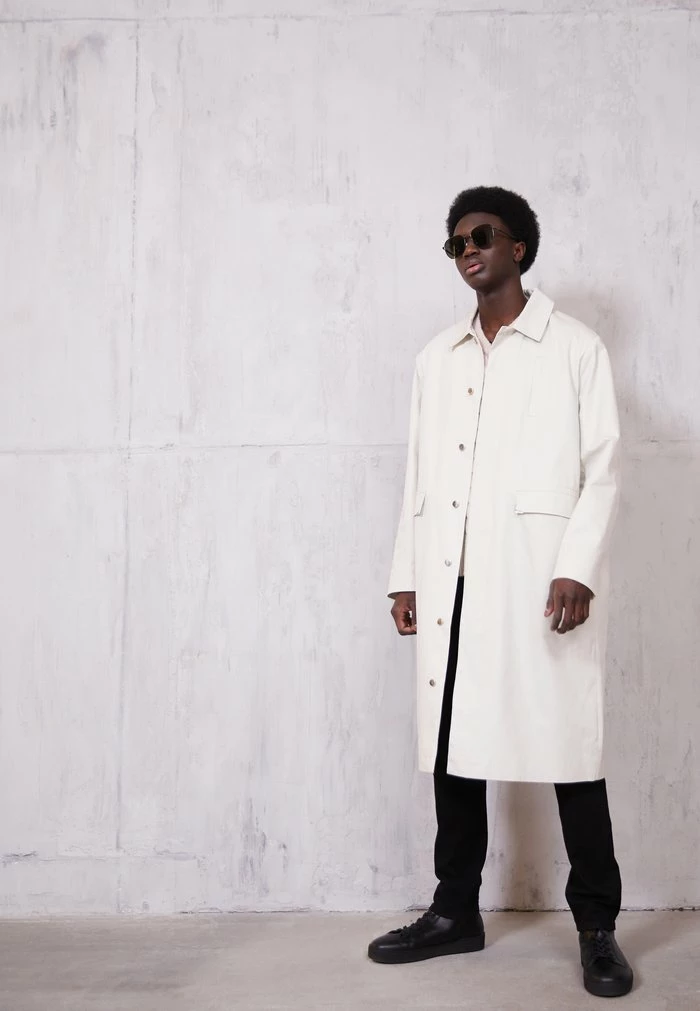 SQUARE COAT - Classic coat - sand Han Kjøbenhavn SQUARE COAT - Classic Coat - Sand -Han Kjøbenhavn Shop d21e595a9db74219b733269e8afc88f6