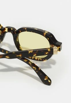 Han Kjøbenhavn BANKS UNISEX - Sunglasses - Yellow -Han Kjøbenhavn Shop d73f754adc8c44bebf5f5d083fa12ec0