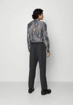 Han Kjøbenhavn TAPERED TROUSERS - Trousers - Dark Grey -Han Kjøbenhavn Shop da8945d276664daa8b7b2729e75b8984