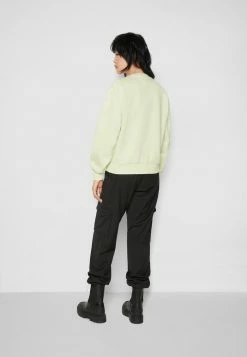 Han Kjøbenhavn BULKY CREW - Sweatshirt - Pale Green Acid 4 Han Kjøbenhavn BULKY CREW - Sweatshirt - Pale Green Acid -Han Kjøbenhavn Shop de59bb42c0cb4dd58f02daf4c99ca207